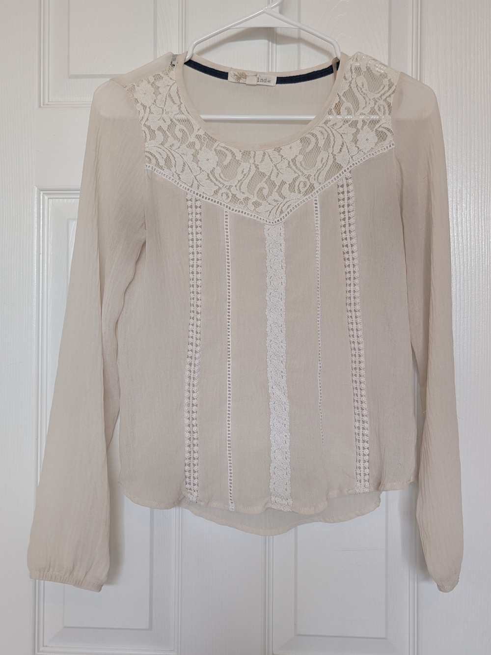 Natural Lace Yoke Long-Sleeve Blouse
